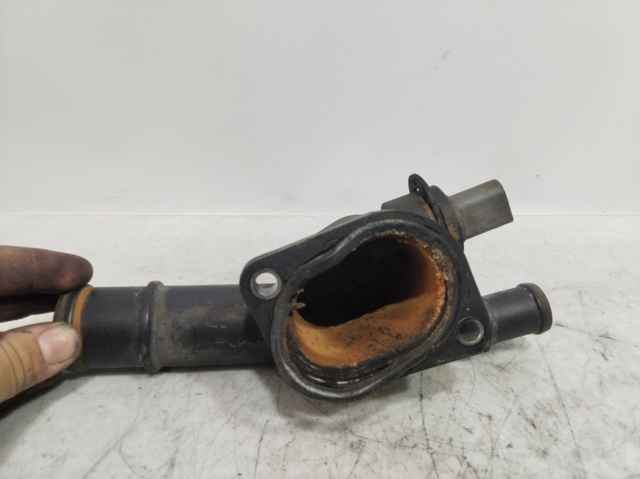 Kołnierz układu chłodzenia (trójnik) 038121132G VAG