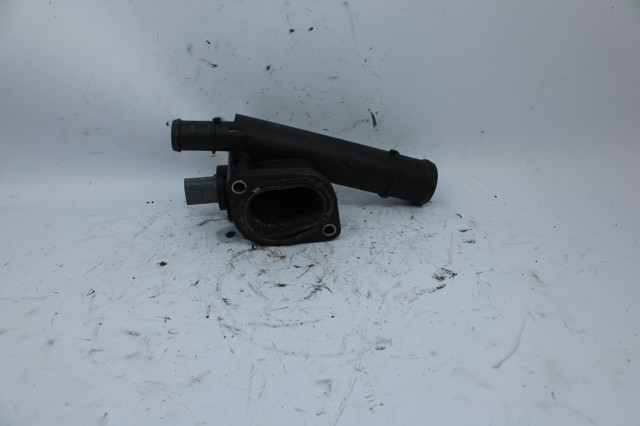 Kołnierz układu chłodzenia (trójnik) 038121132G VAG