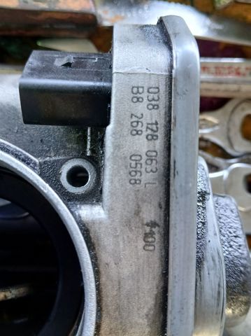 Przepustnica, komplet 038128063L VAG