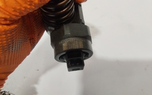 Wtryskiwacz paliwa 038130073 VAG