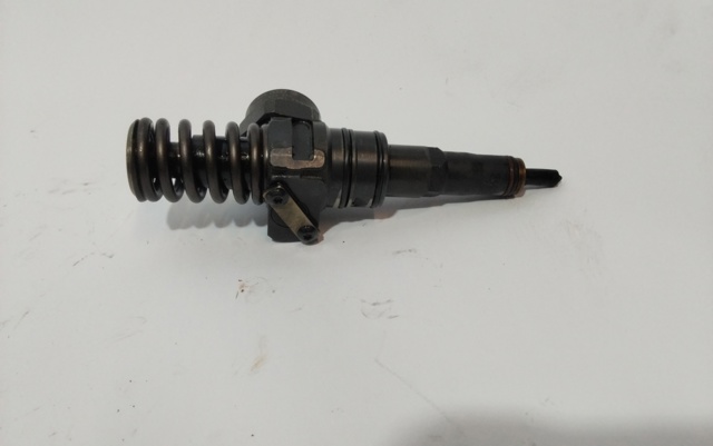 Wtryskiwacz paliwa 038130073 VAG