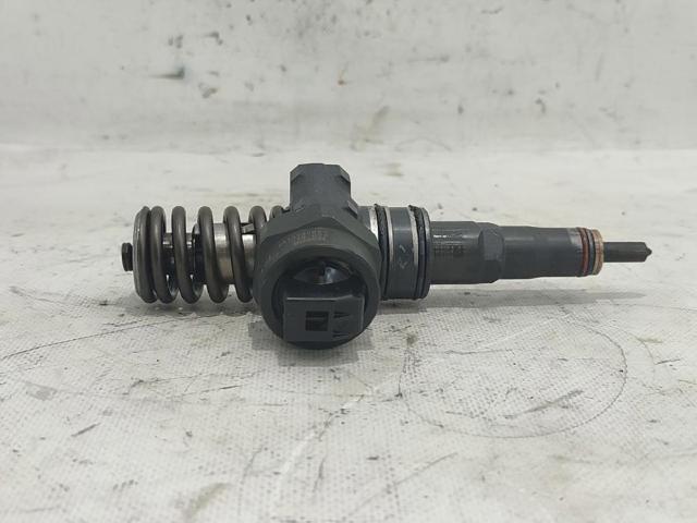 Wtryskiwacz paliwa 038130073AC VAG