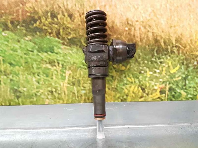Wtryskiwacz paliwa 038130073AG VAG