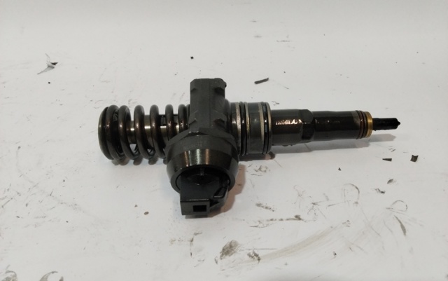 Wtryskiwacz paliwa 038130073AG VAG