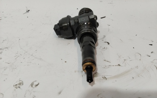 Wtryskiwacz paliwa 038130073AG VAG