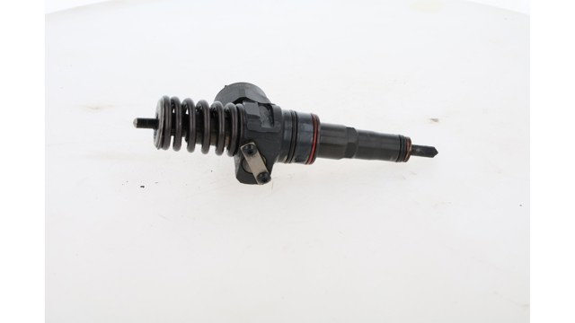 Wtryskiwacz paliwa 038130073AG VAG