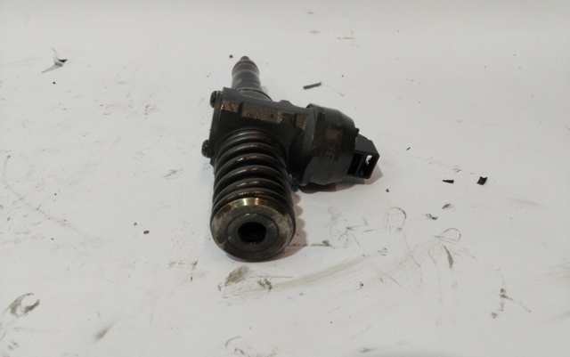 Wtryskiwacz paliwa 038130073AG VAG