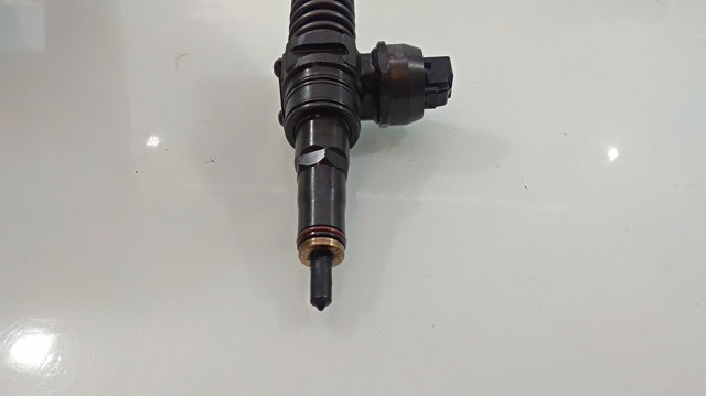 Wtryskiwacz paliwa 038130073AK FORD