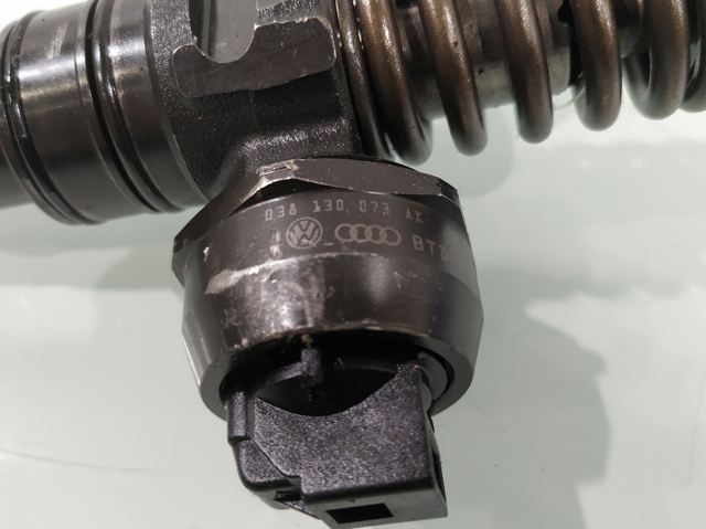 Wtryskiwacz paliwa 038130073AK FORD