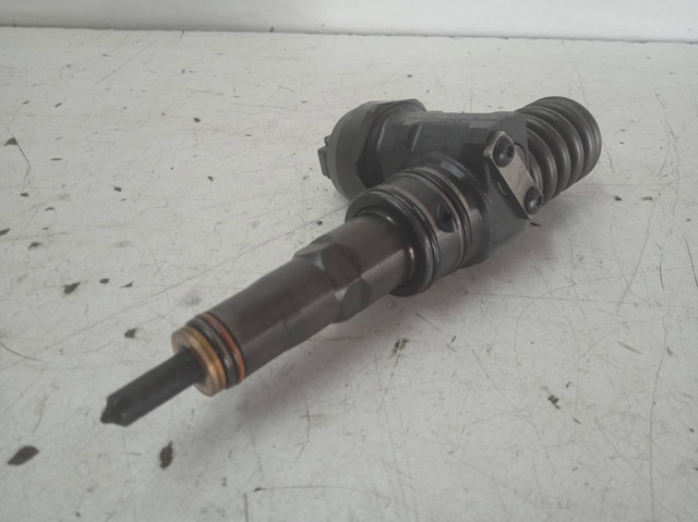 Wtryskiwacz paliwa 038130073AK VAG