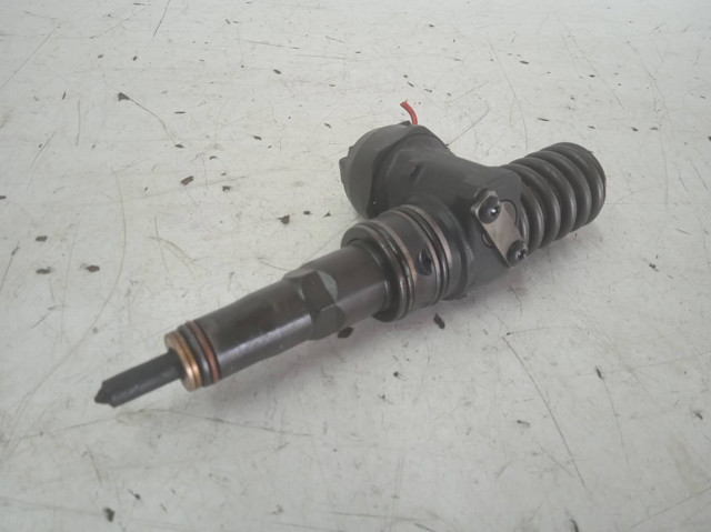 Wtryskiwacz paliwa 038130073AK VAG