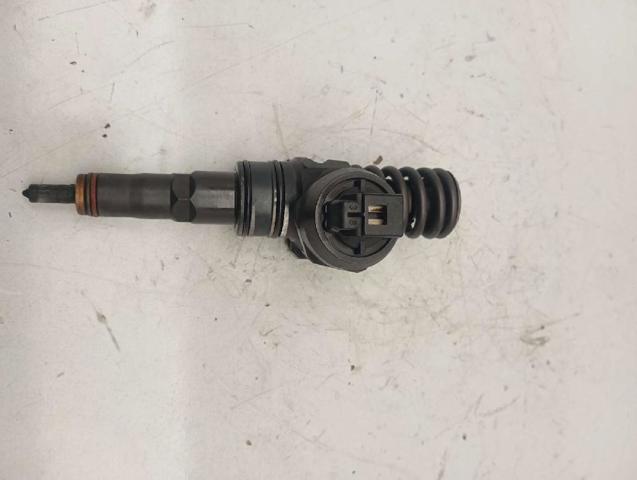 Wtryskiwacz paliwa 038130073AK VAG