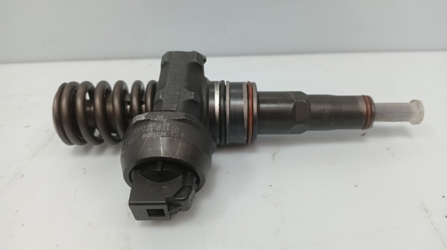 Wtryskiwacz paliwa 038130073AK VAG