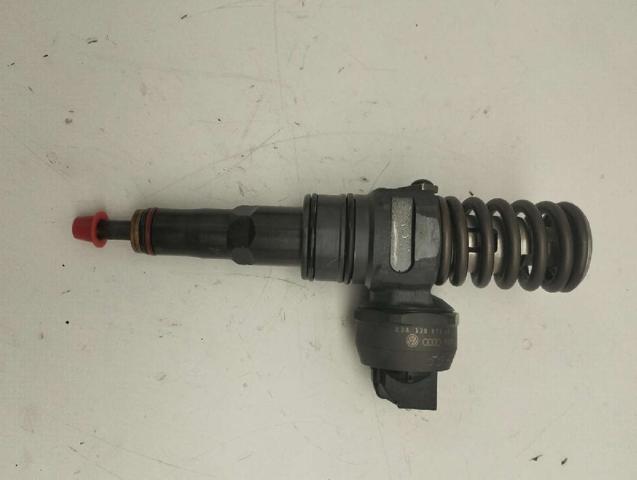 Wtryskiwacz paliwa 038130073AK VAG