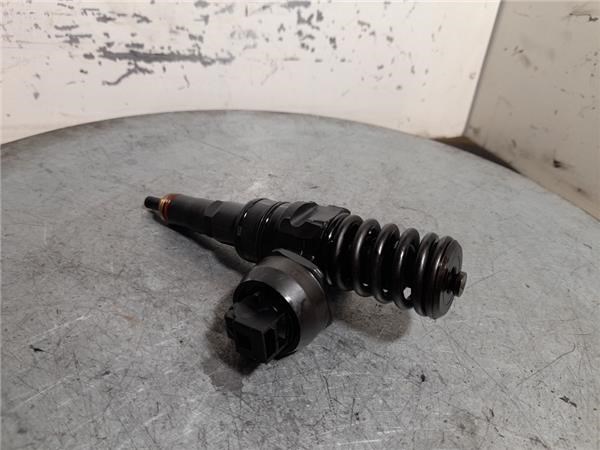 Wtryskiwacz paliwa 038130073BL VAG