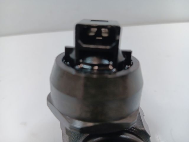 Wtryskiwacz paliwa 038130073BN VAG