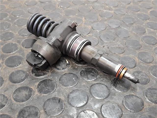 Wtryskiwacz paliwa 038130073BN VAG
