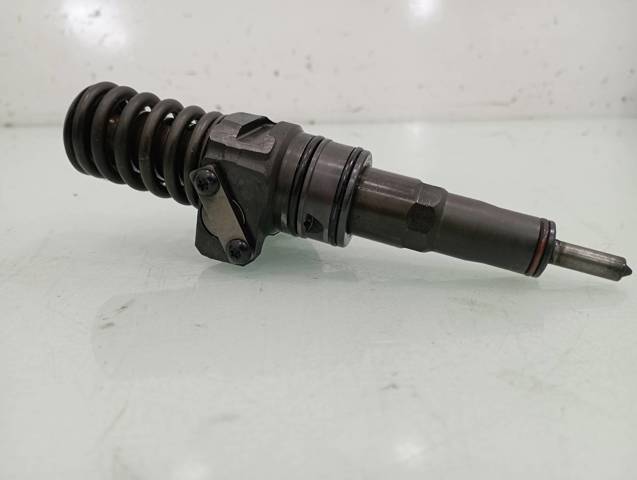 Wtryskiwacz paliwa 038130073BQ VAG