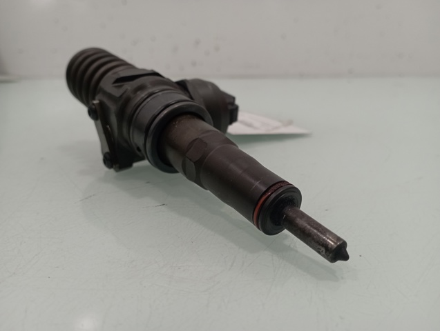 Wtryskiwacz paliwa 038130073BQ VAG