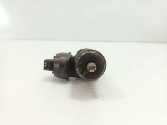 Wtryskiwacz paliwa 038130073BQ VAG