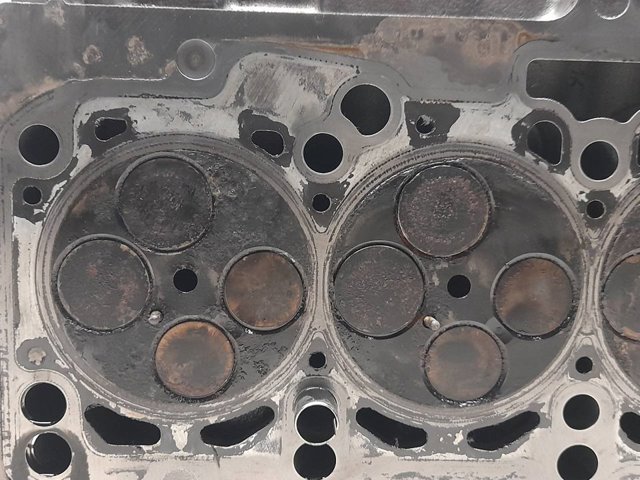 Głowica cylindrów 03G103373A VAG