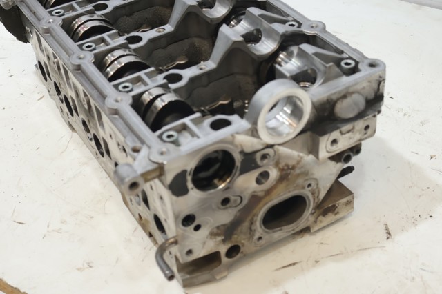 Głowica cylindrów 03G103373A VAG