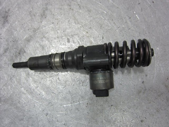 Wtryskiwacz paliwa 03G130073B VAG