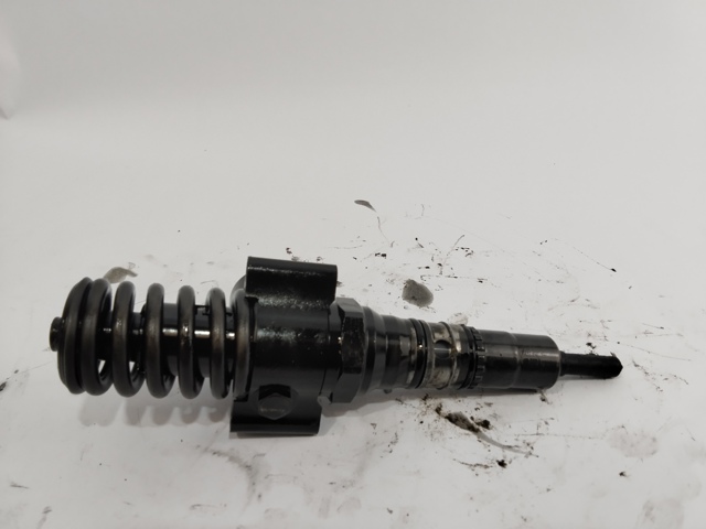 Wtryskiwacz paliwa 03G130073B VAG