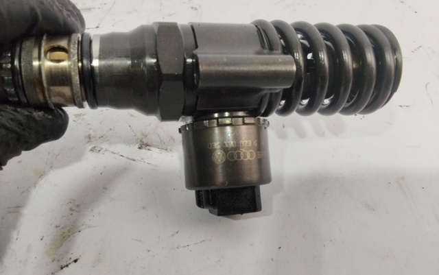 Wtryskiwacz paliwa 03G130073G VAG