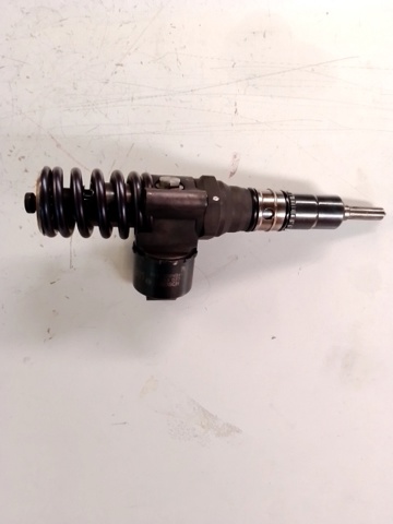 Wtryskiwacz paliwa 03G130073G VAG