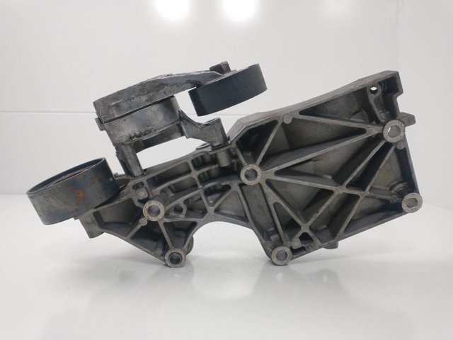 Wspornik alternatora 03G903143A VAG