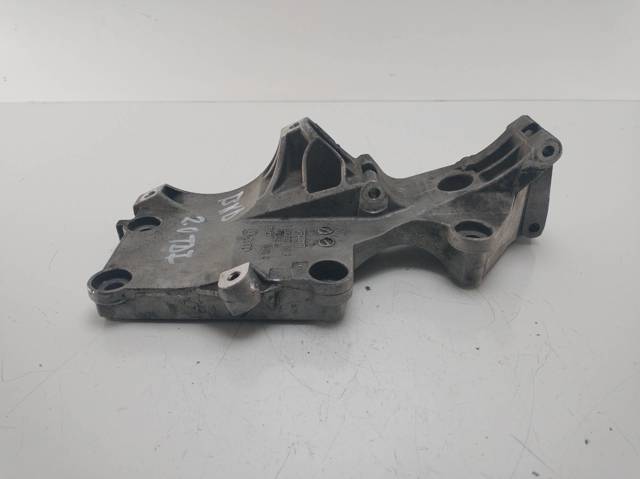 Wspornik alternatora 03G903143A VAG