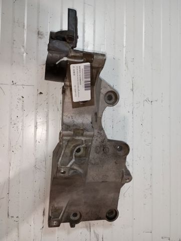 Wspornik alternatora 03G903143A VAG