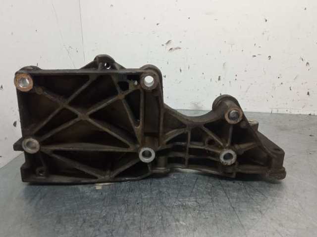 Wspornik alternatora 03G903143A VAG