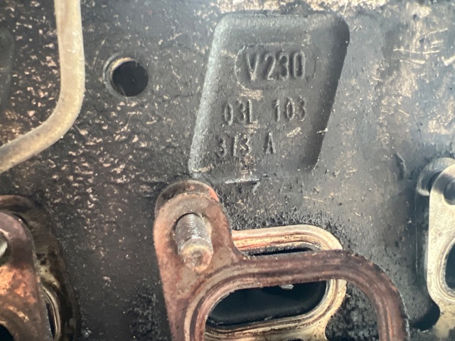 Głowica cylindrów 03L103373A VAG