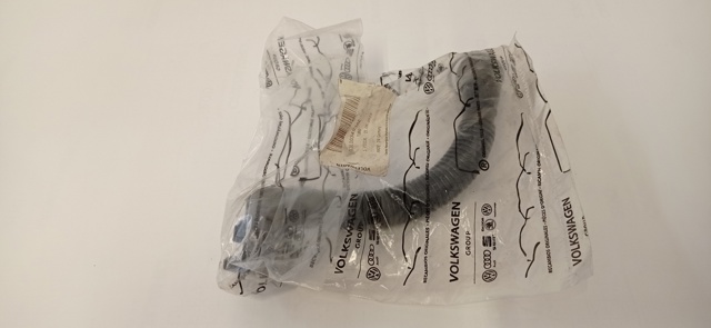 Króciec wentylacji kadłuba (separatora oleju) 03L103493AE VAG