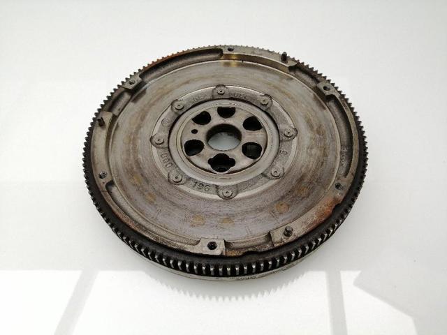 Koło zamachowe silnika 03L105266E VAG