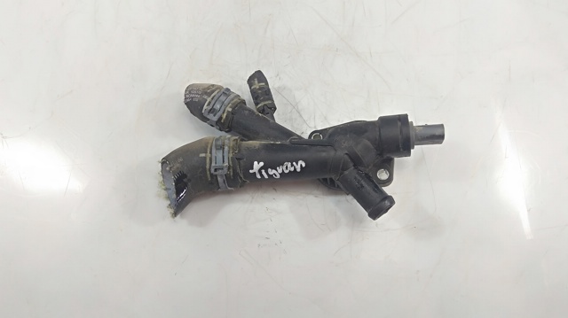 Kołnierz układu chłodzenia (trójnik) 03L121131AA VAG