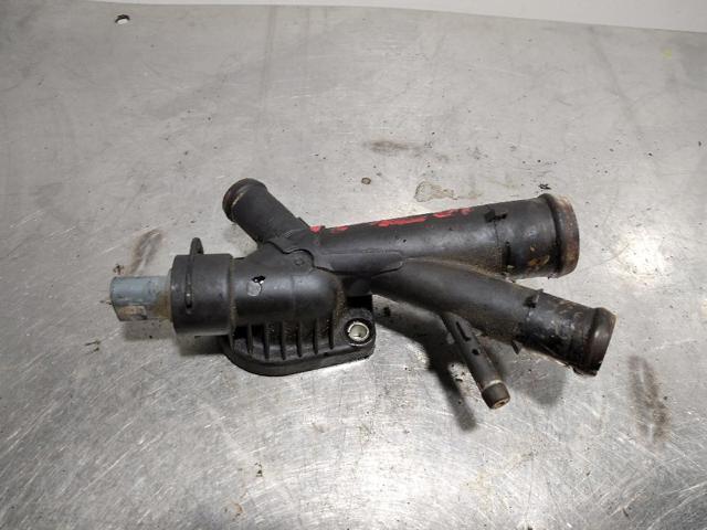 Kołnierz układu chłodzenia (trójnik) 03L121131AA VAG