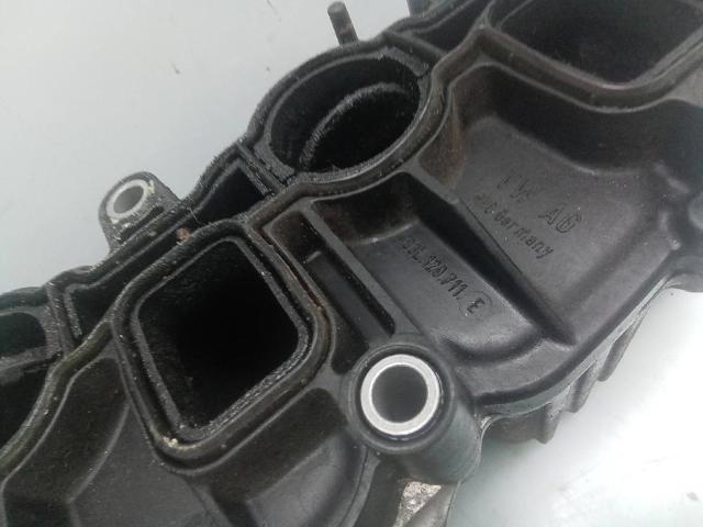 Kolektor ssący 03L129711E VAG