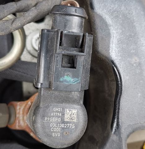 Wtryskiwacz paliwa 03L130277S VAG
