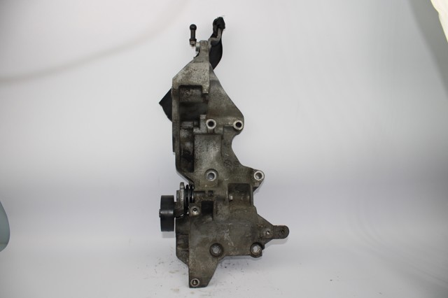 Wspornik alternatora 03L903143K VAG