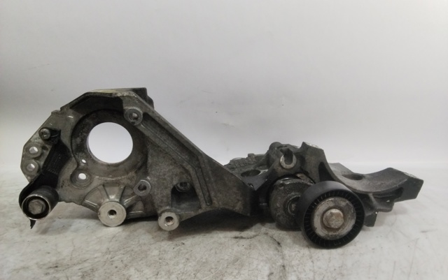 Wspornik alternatora 03L903143K VAG