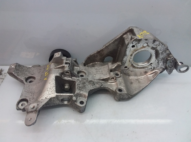 Wspornik alternatora 03L903143K VAG