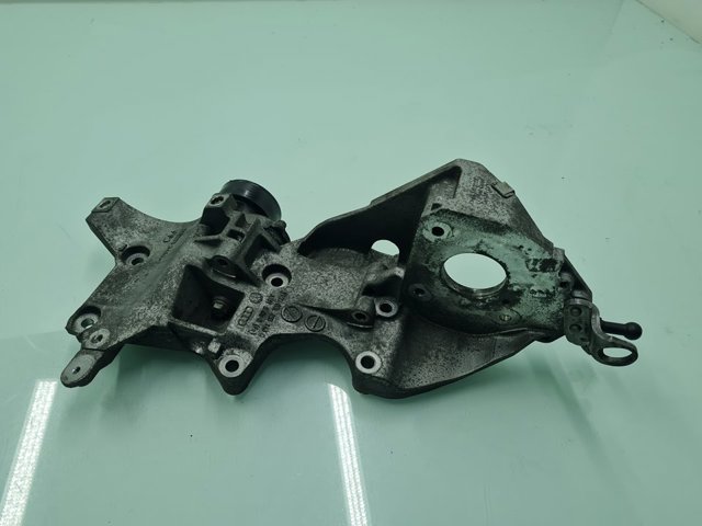Wspornik alternatora 03L903143Q VAG