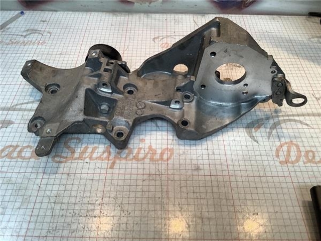 Wspornik alternatora 03L903143Q VAG