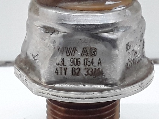 Czujnik ciśnienia paliwa 03L906054A VAG