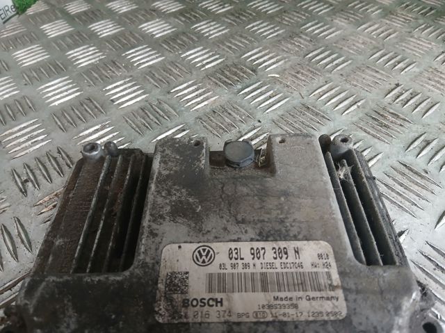  Volkswagen Passat  (2010-2016)