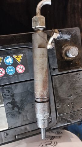 Wtryskiwacz paliwa 0432193757 RENAULT