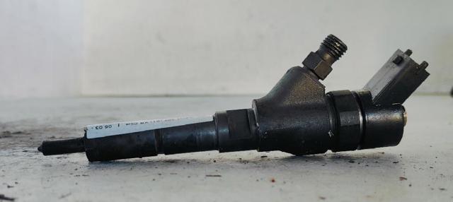 Wtryskiwacz paliwa 0445110008 PEUGEOT